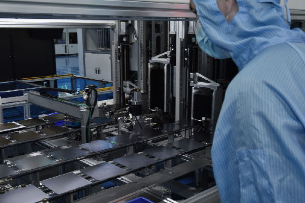 需求旺 生產忙&mdash;&mdash;走進高原古城光伏產業(yè)車間